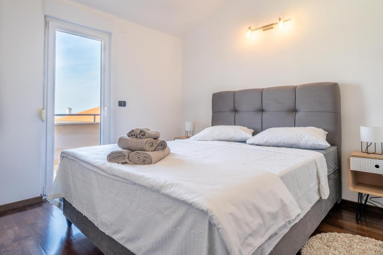 Penthouse Gea Apartment Premantura Exterior foto